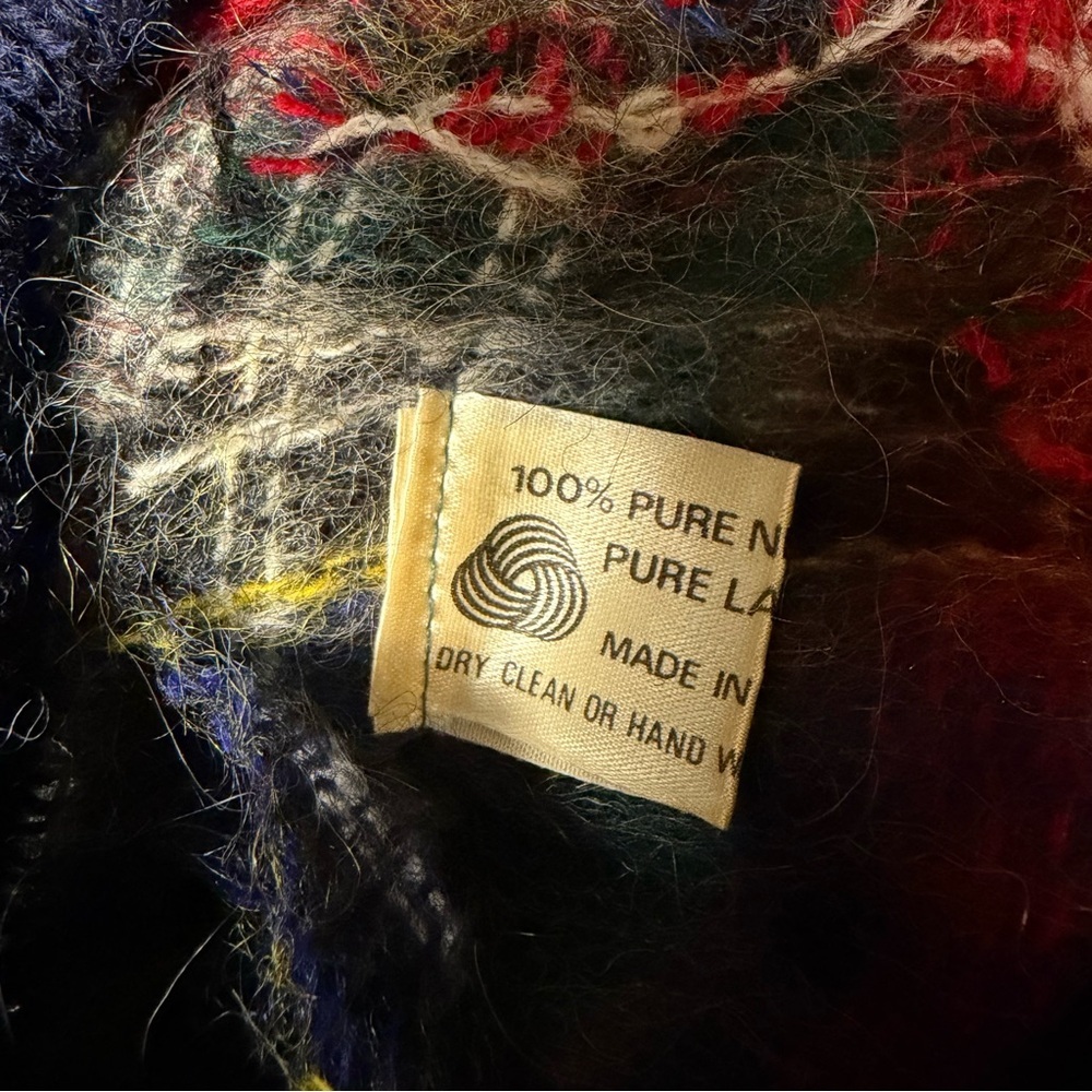 Handcrafted in Scotland Plaid Wool Scarf and Beret - Picture 10 of 11